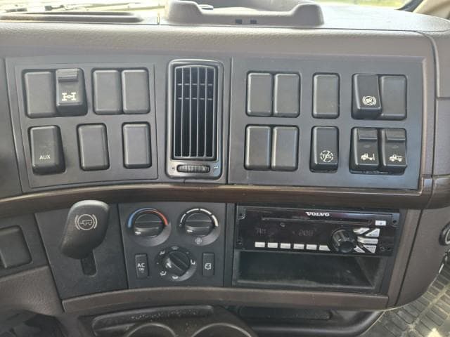 2016 Volvo VNL 300 — photo 9