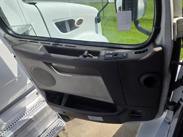 2016 Volvo VNL 300 — photo 12