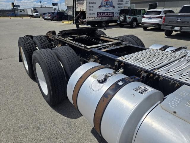 2016 Volvo VNL 300 — photo 13