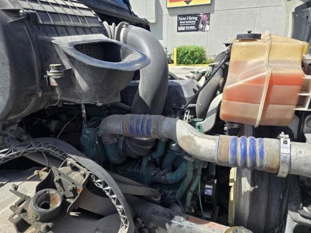 2016 Volvo VNL 300 — photo 16