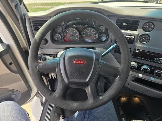 2016 Peterbilt 579 — photo 11