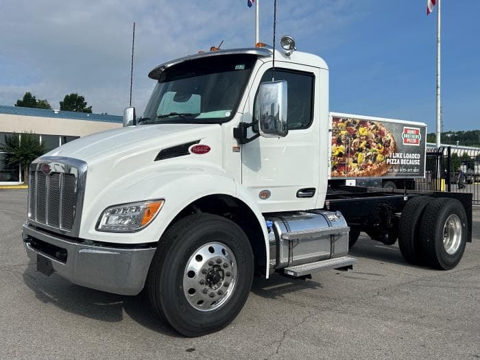2027 Peterbilt 537 — photo 2