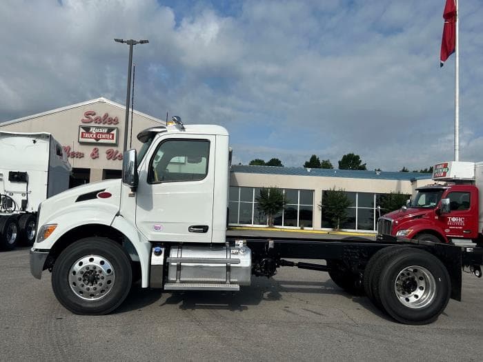 2027 Peterbilt 537 — photo 11