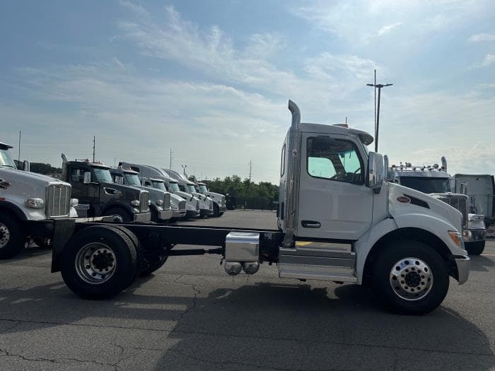 2027 Peterbilt 537 — photo 12