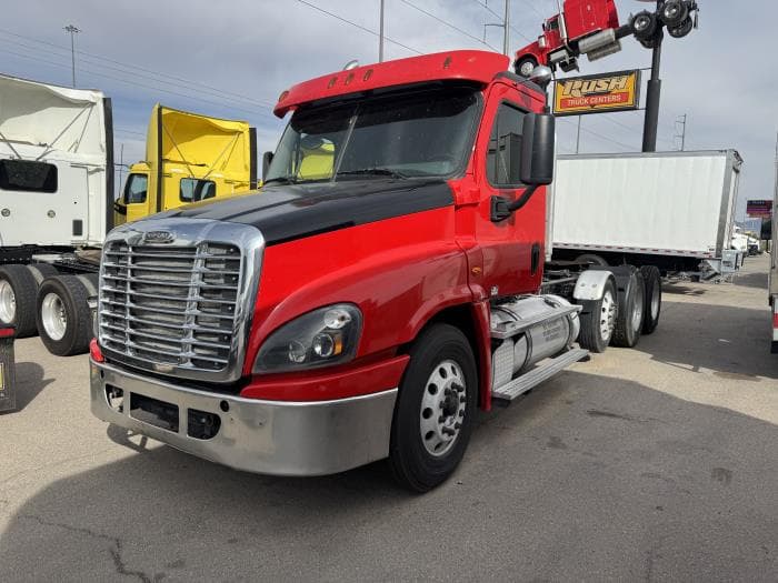 2018 Freightliner Cascadia — photo 2