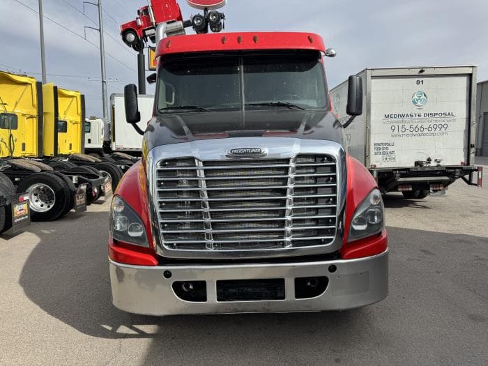 2018 Freightliner Cascadia — photo 3