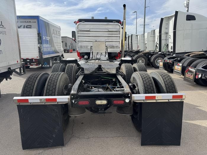 2018 Freightliner Cascadia — photo 7