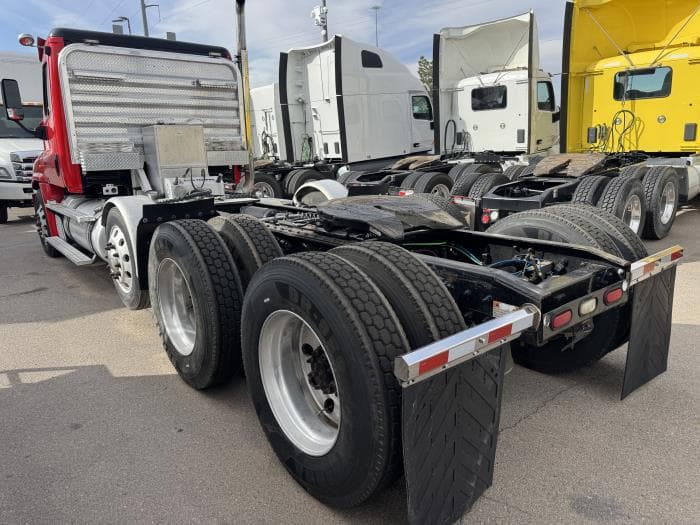 2018 Freightliner Cascadia — photo 8