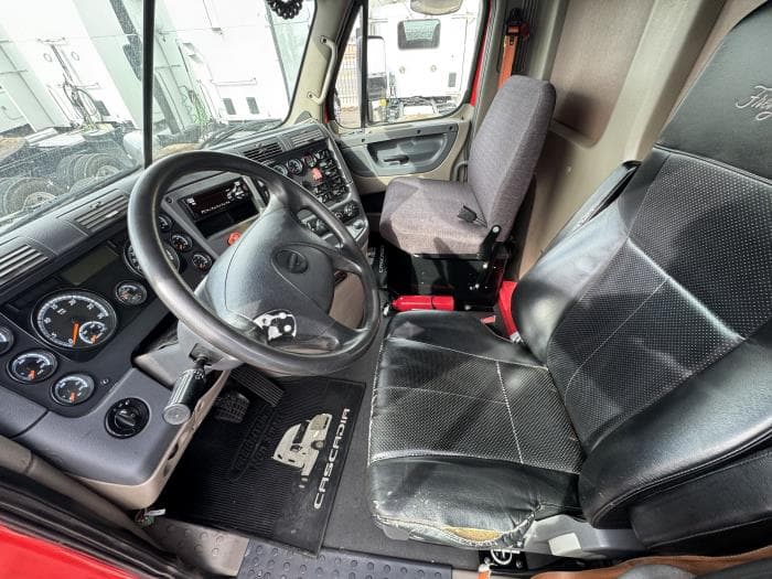 2018 Freightliner Cascadia — photo 15
