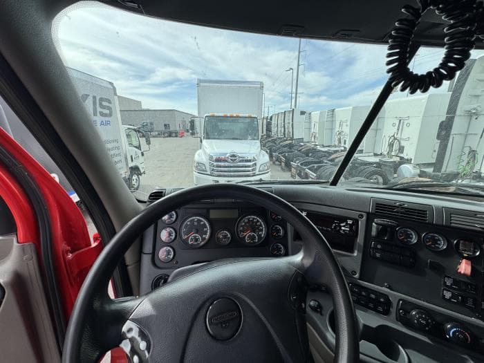 2018 Freightliner Cascadia — photo 19