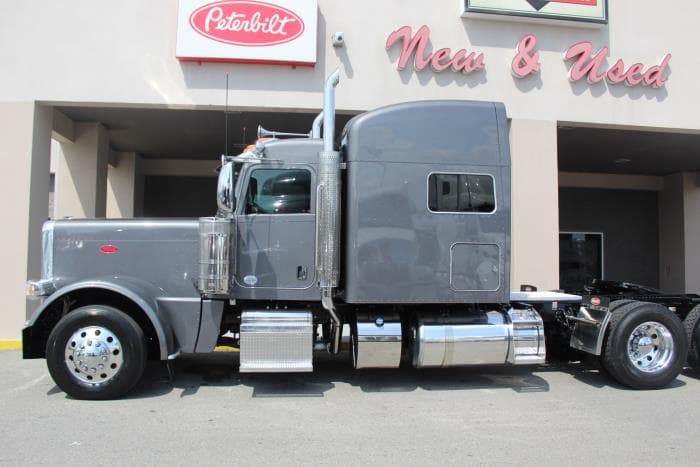 2023 Peterbilt 389 — photo 4