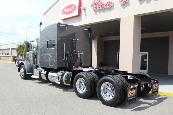 2023 Peterbilt 389 — photo 5