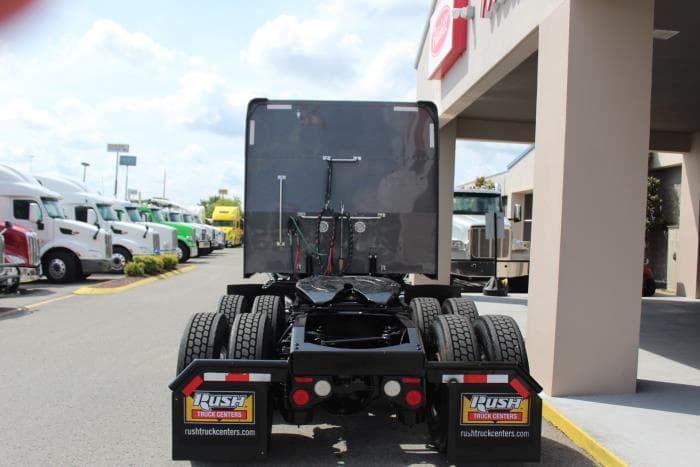 2023 Peterbilt 389 — photo 6