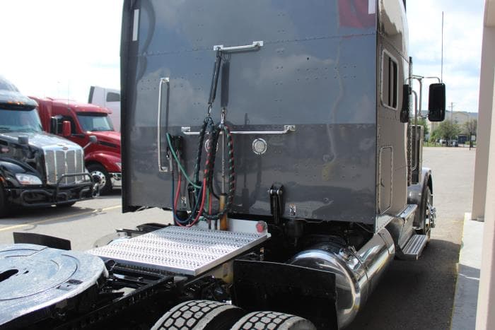 2023 Peterbilt 389 — photo 8