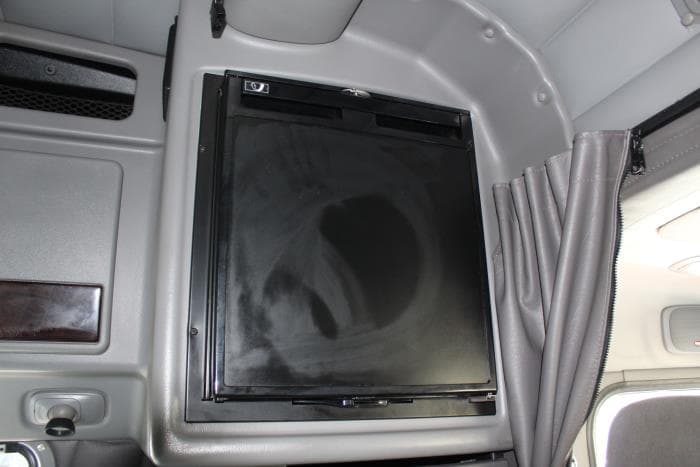 2023 Peterbilt 389 — photo 18