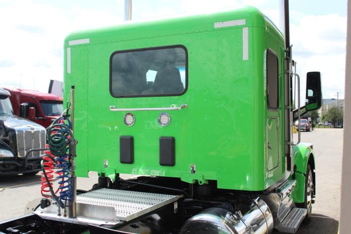 2021 Peterbilt 567 — photo 8