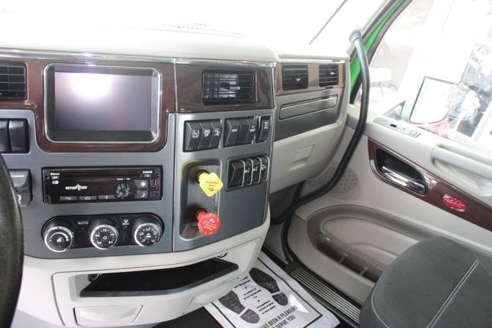 2021 Peterbilt 567 — photo 13