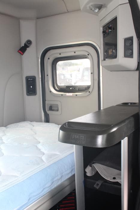 2021 Peterbilt 567 — photo 16