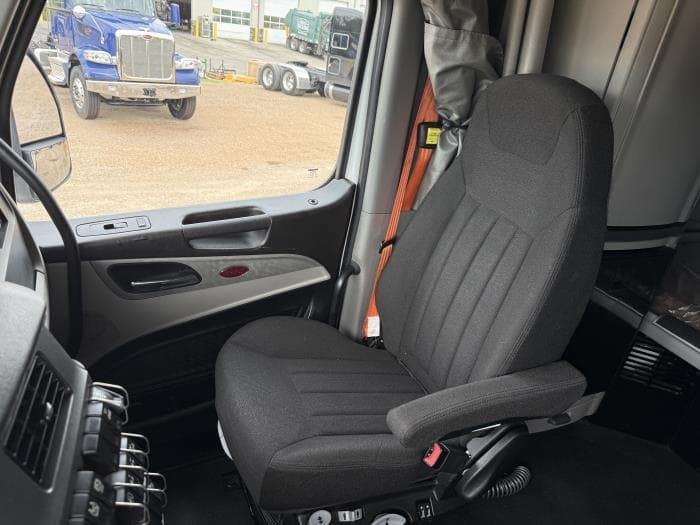 2022 Peterbilt 579 — photo 9