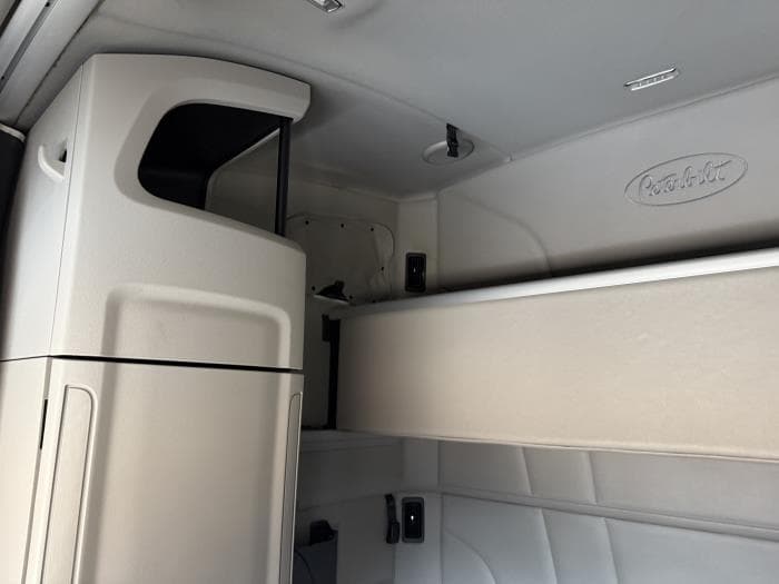 2022 Peterbilt 579 — photo 12