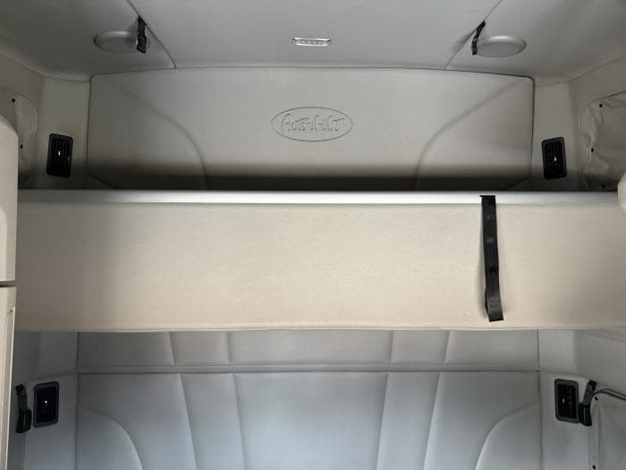 2022 Peterbilt 579 — photo 15