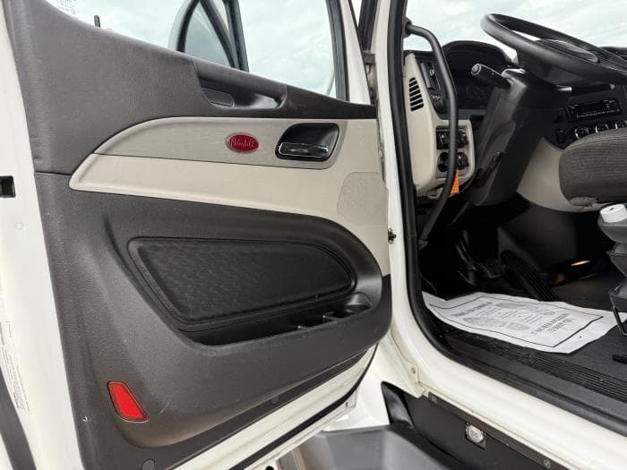 2022 Peterbilt 579 — photo 21