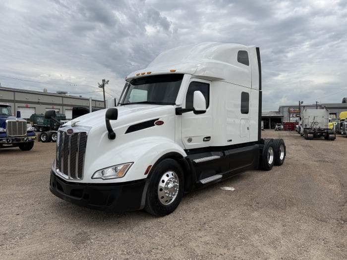 2022 Peterbilt 579 — photo 2