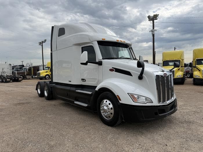 2022 Peterbilt 579 — photo 27