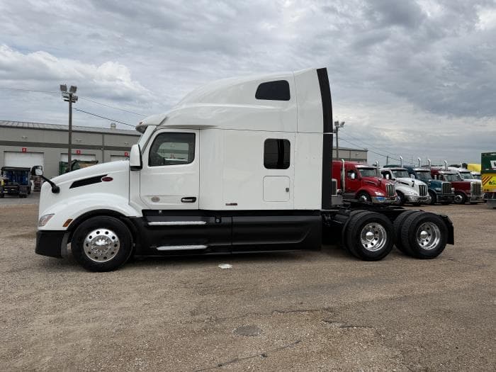 2022 Peterbilt 579 — photo 48