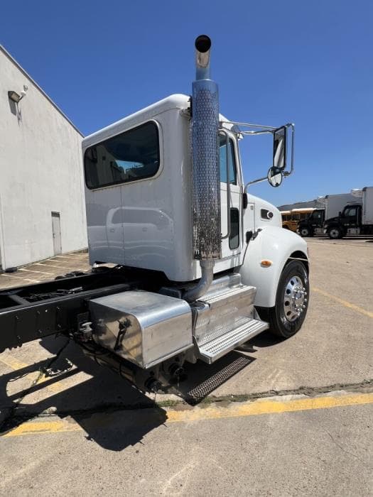 2015 Peterbilt 337 — photo 6
