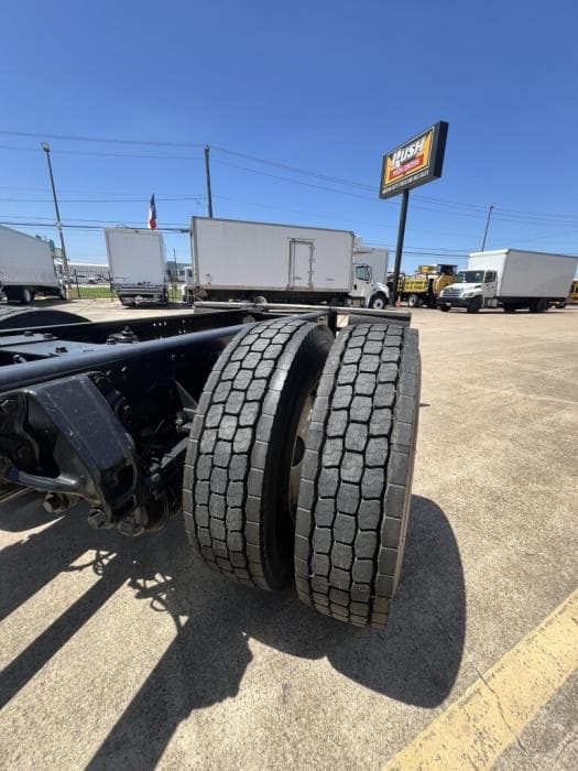 2015 Peterbilt 337 — photo 16