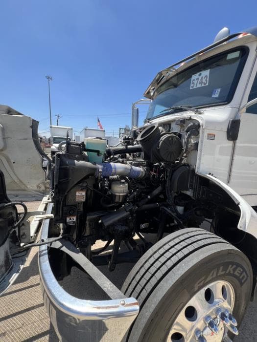 2015 Peterbilt 337 — photo 10