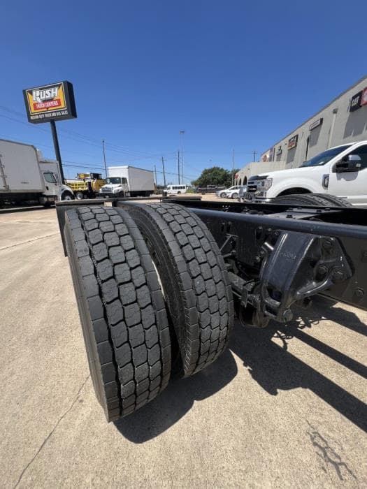 2015 Peterbilt 337 — photo 15