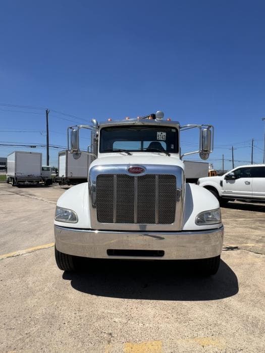 2015 Peterbilt 337 — photo 3
