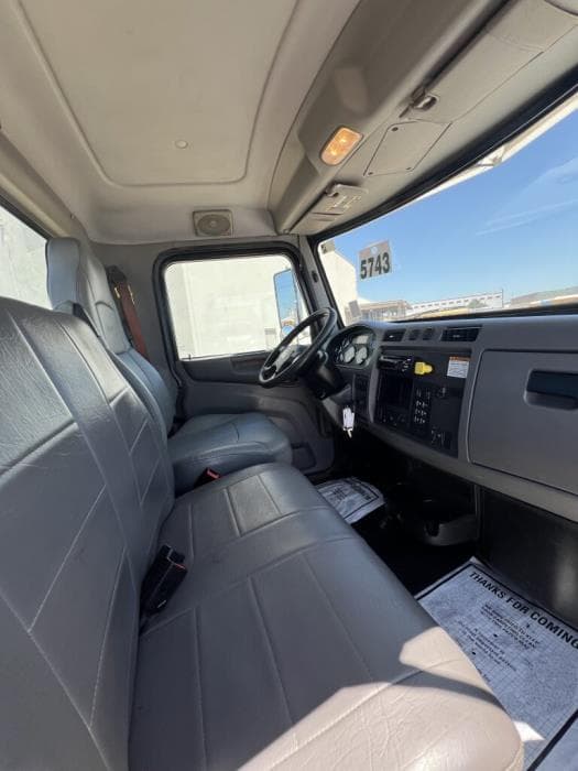 2015 Peterbilt 337 — photo 13