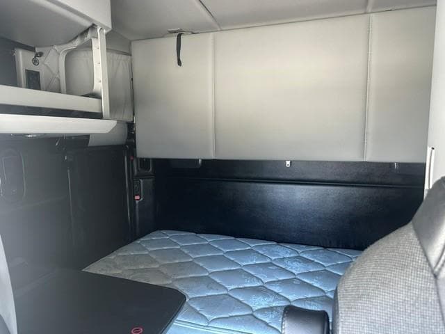 2022 Kenworth T680 — photo 3