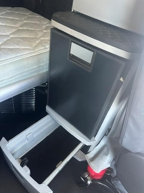 2022 Kenworth T680 — photo 4
