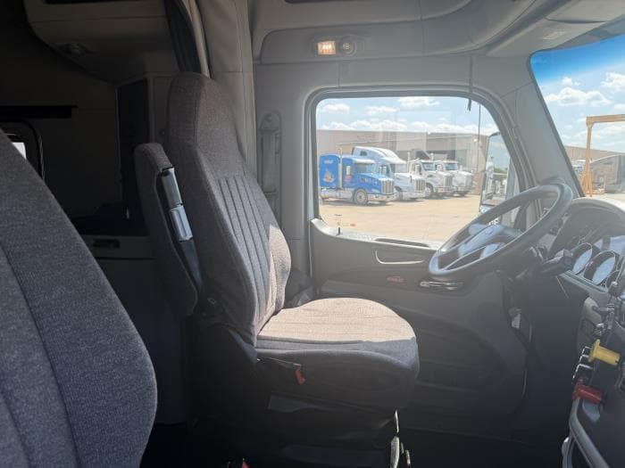 2022 Peterbilt 567 — photo 24