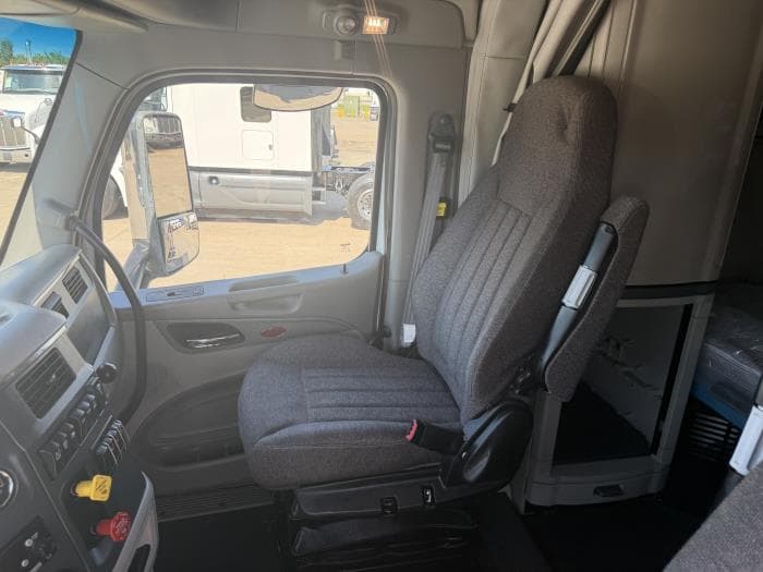 2022 Peterbilt 567 — photo 26