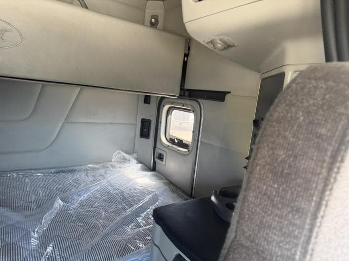 2022 Peterbilt 567 — photo 31