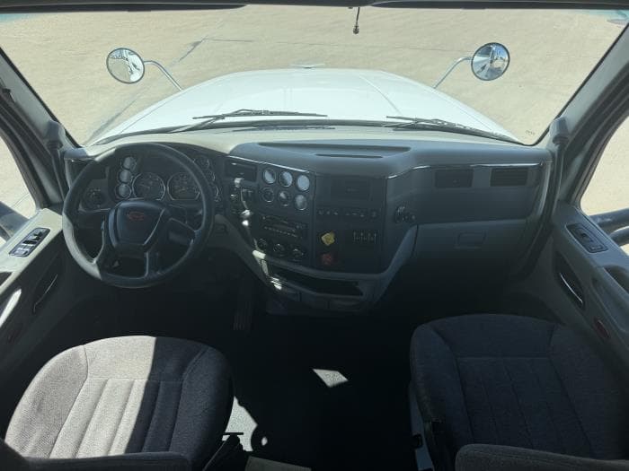 2022 Peterbilt 567 — photo 32
