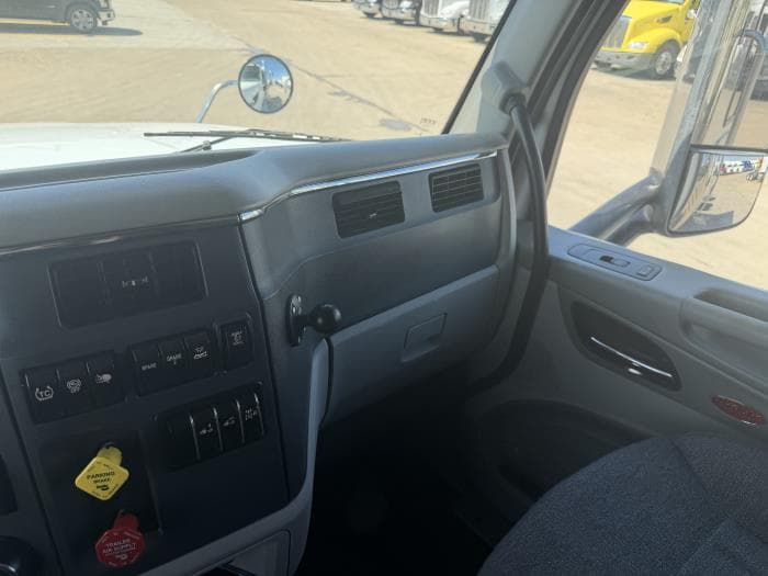 2022 Peterbilt 567 — photo 33