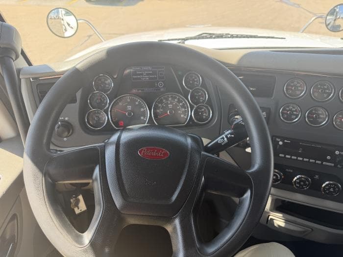 2022 Peterbilt 567 — photo 35