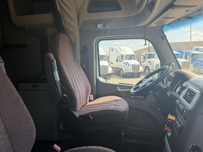 2022 Peterbilt 567 in Orlando, FL — photo 23