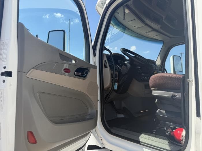 2022 Peterbilt 567 in Orlando, FL — photo 24