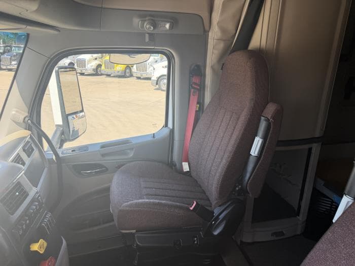 2022 Peterbilt 567 in Orlando, FL — photo 25