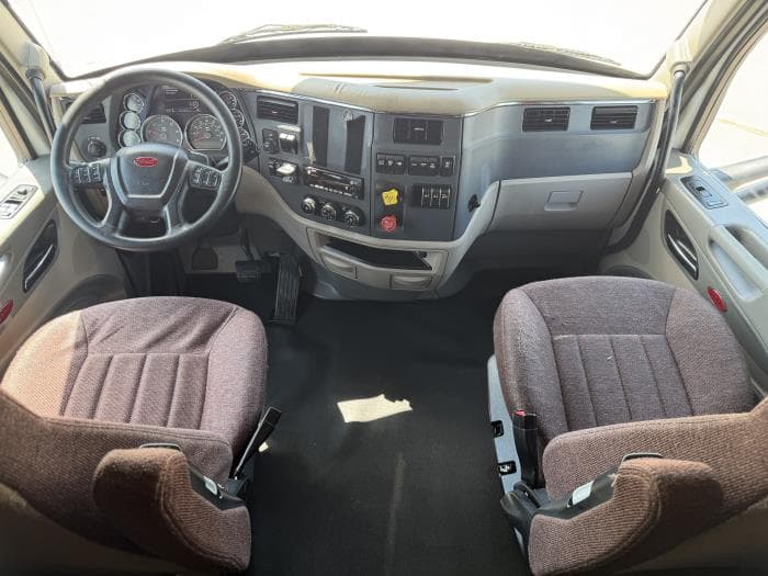 2022 Peterbilt 567 in Orlando, FL — photo 31