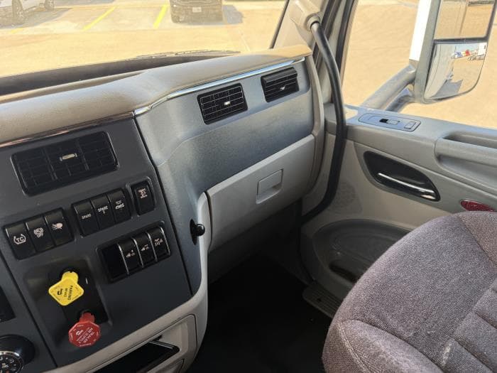 2022 Peterbilt 567 in Orlando, FL — photo 32