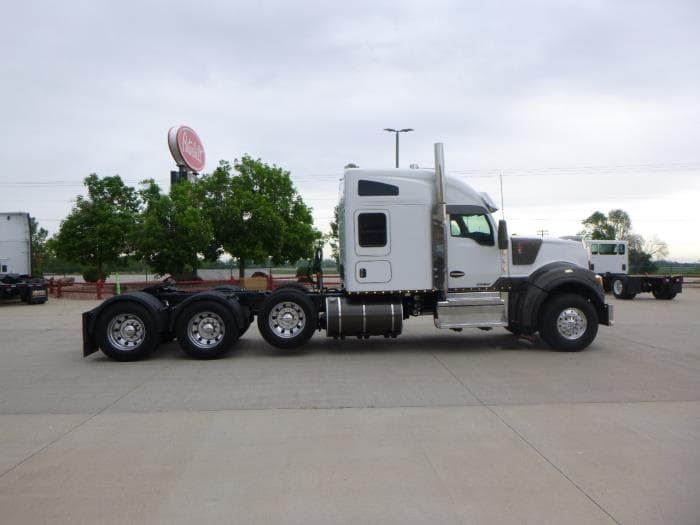 2021 Kenworth W990 — photo 9