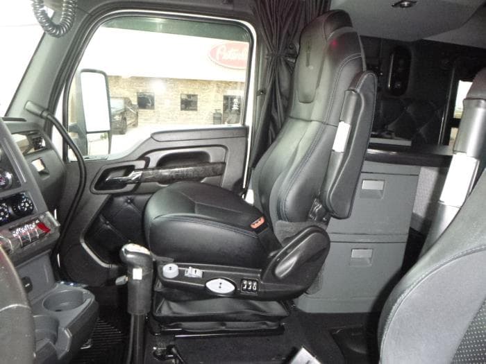 2021 Kenworth W990 — photo 24